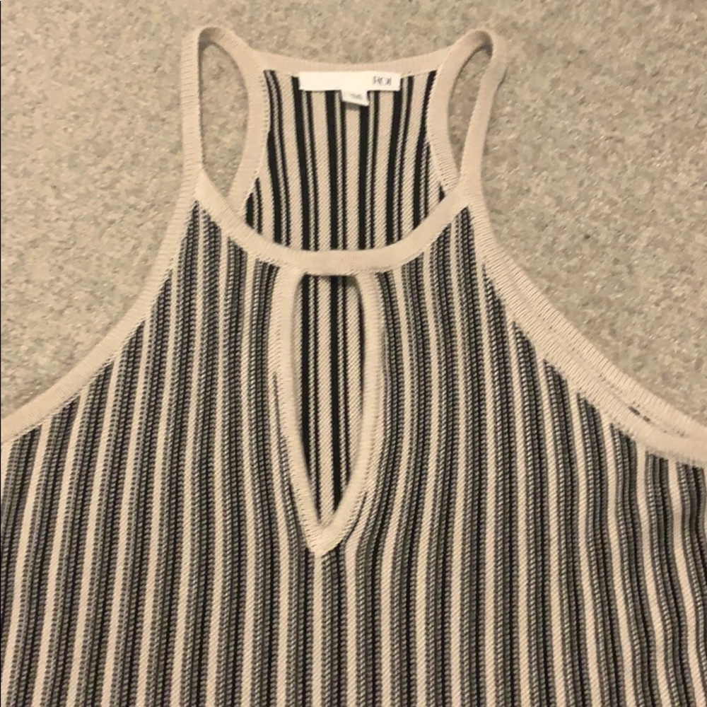 Tank - Picture 2 of 5